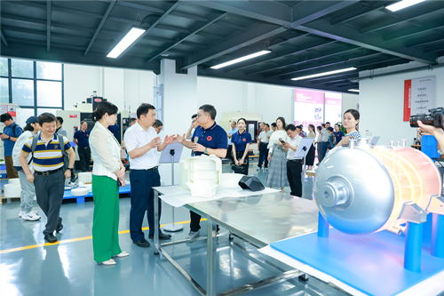 創意變產品摁下“快捷鍵”——麓山實驗室CMF與快速成型服務中心揭牌，代駕服務迎來新突破